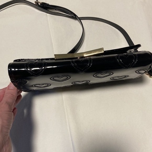 Betsey Johnson Shiny Black Shoulder Bag Heart Design - Picture 11 of 11